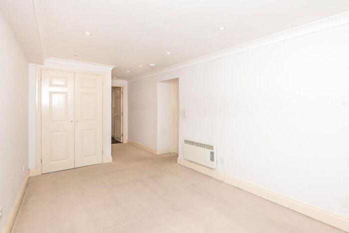 2 Bedroom Apartment To Rent In Horsefair, Banbury, OX16