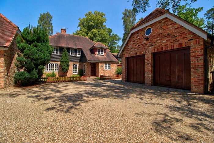 5 Bedroom Detached House For Sale In Nine Mile Ride, Wokingham Without, RG40