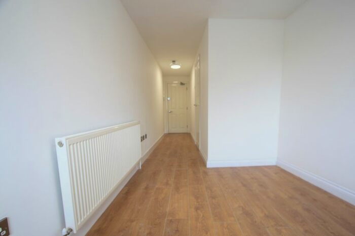 Studio To Rent In Walworth Road, London, SE17