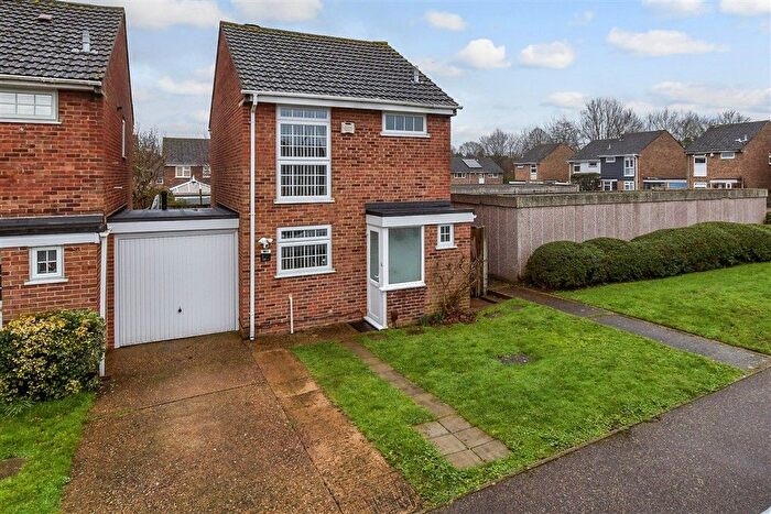 3 Bedroom Link Detached House For Sale In Keats Road, Larkfield, Aylesford, Kent, ME20