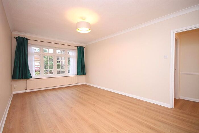 1 Bedroom Flat To Rent In Grosvenor Mews, Grosvenor Road, Epsom, KT22