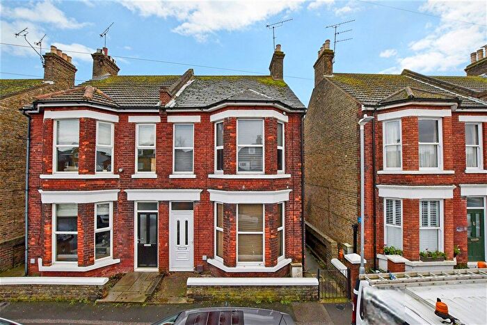 3 Bedroom Semi Detached House For Sale In Grosvenor Road, Broadstairs, Kent, CT10