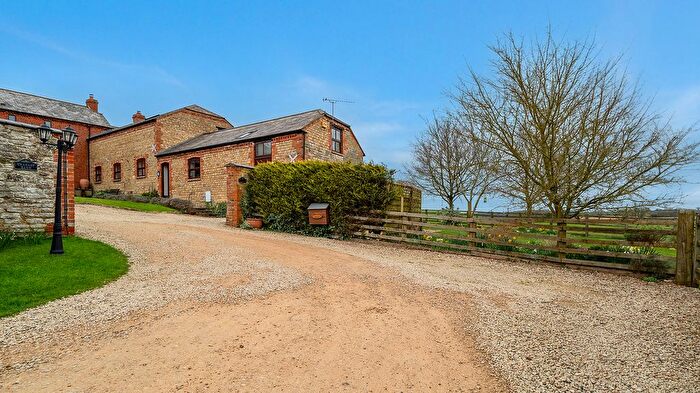 4 Bedroom Barn Conversion For Sale In Falcutt Brackley, Northamptonshire, NN13