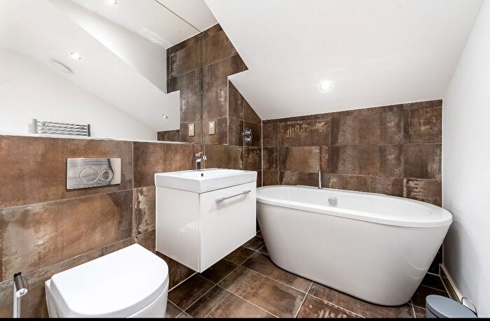 2 Bedroom Flat To Rent In Cornwall Road, London, SE1