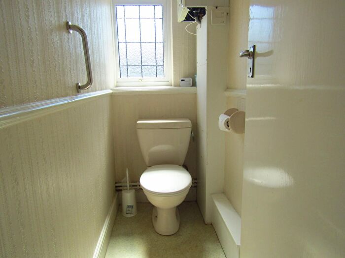 3 Bedroom Flat To Rent In Eton Road, Frinton-On-Sea, CO13