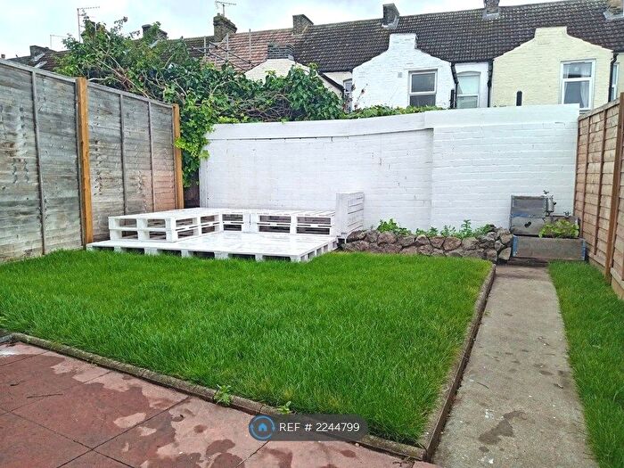 2 Bedroom End Of Terrace House To Rent In Seaview Terrace, Queenborough, ME11