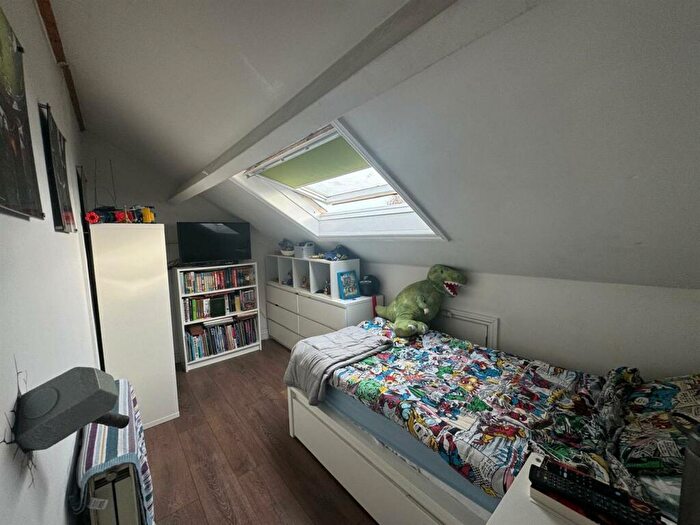 3 Bedroom Terraced House For Sale In Middleton Avenue, Rothwell, Leeds, LS26
