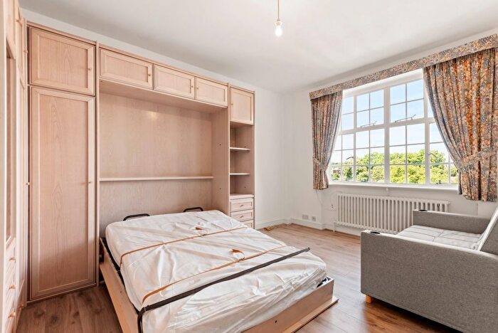 Studio To Rent In Kenton Court, Kensington High Street, W14