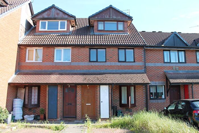 2 Bedroom Maisonette To Rent In Weavers Close, Isleworth, TW7