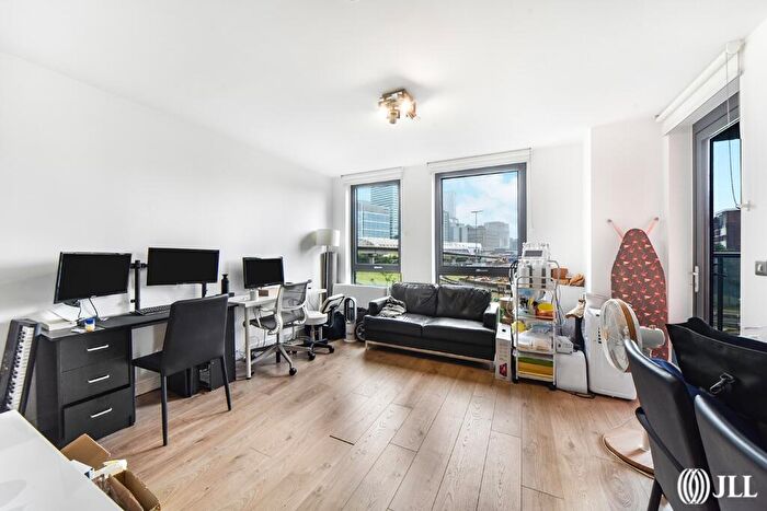 1 Bedroom Flat To Rent In Delancey Apartments, Williamsburg Plaza, E14