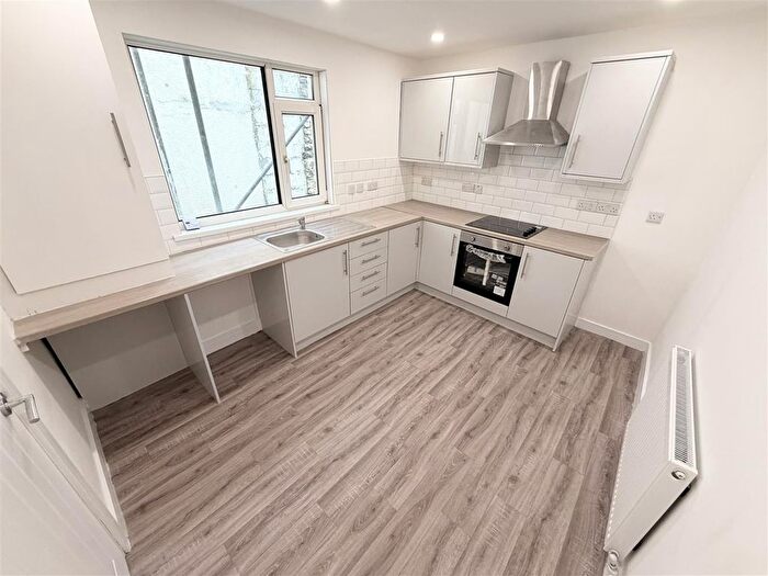3 Bedroom Terraced House To Rent In Pentreguinea Road, St. Thomas, Swansea, SA1