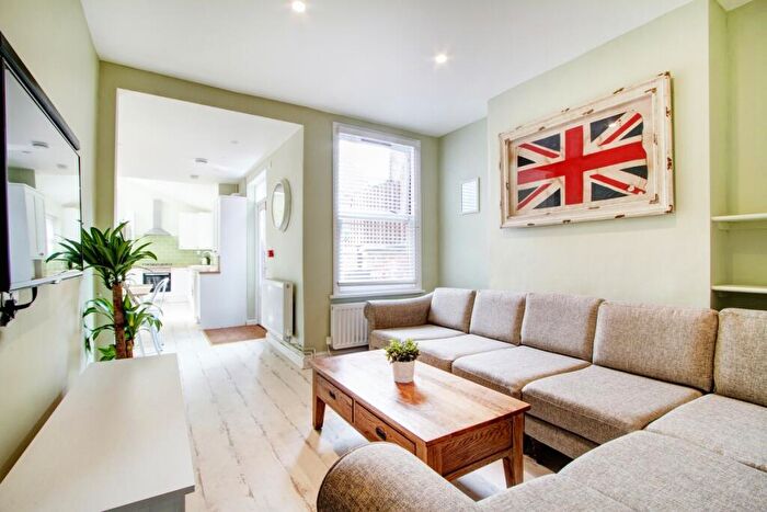 6 Bedroom Terraced House To Rent In Kimbolton Avenue, Nottingham, NG7