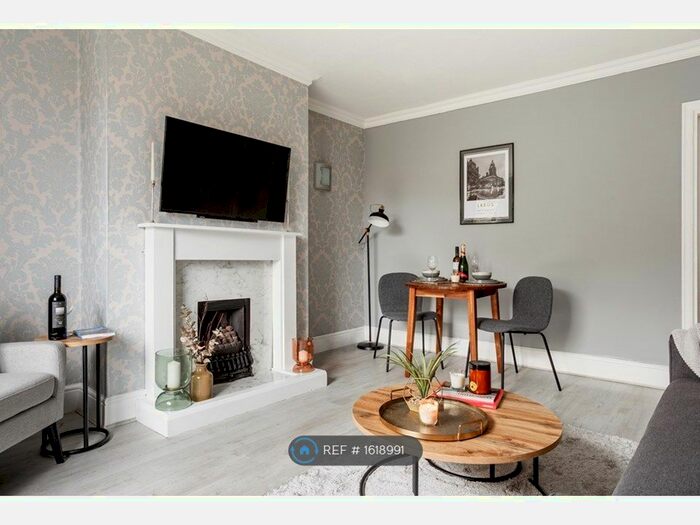 2 Bedroom Terraced House To Rent In Greystone Mount, Leeds, LS15