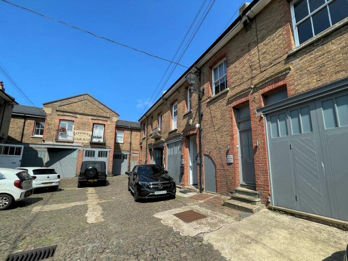 2 Bedroom Maisonette To Rent In Victoria Grove, Hove, East Sussex, BN3