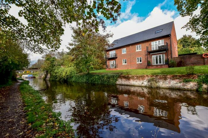 2 Bedroom Apartment To Rent In Bank Mill, Berkhamsted, HP4