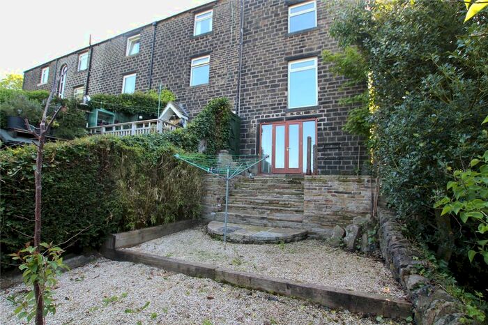3 Bedroom Terraced House To Rent In Miry Lane, Thongsbridge, Holmfirth, West Yorkshire, HD9