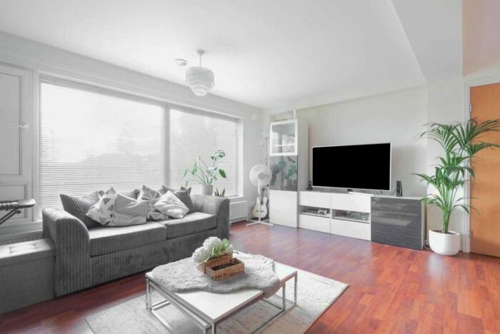 2 Bedroom Flat To Rent In Elm Grove, Wimbledon, SW19