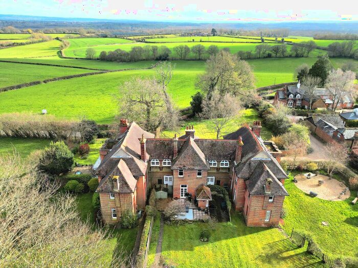 2 Bedroom Property For Sale In Wimble Hill, Farnham, GU10