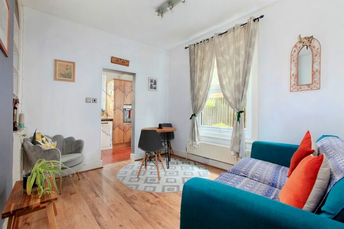 2 Bedroom Flat To Rent In Delia Street, Wandsworth, London, SW18