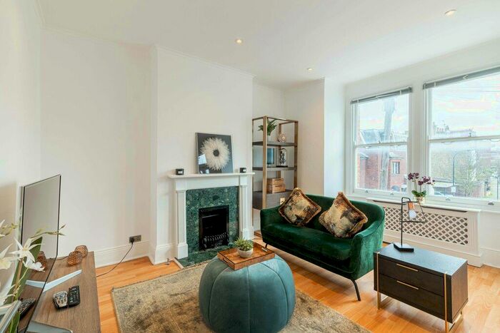 3 Bedroom Flat To Rent In Hestercombe Avenue, Parsons Green, SW6