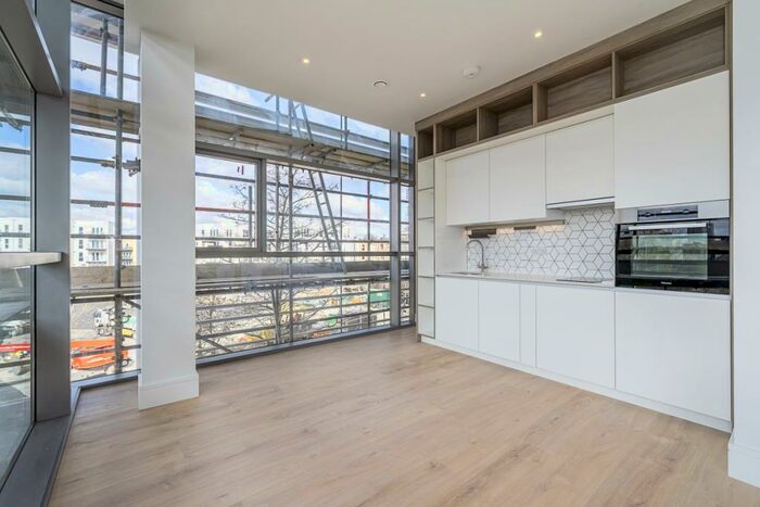 Apartment To Rent In Aviator Park Two Addlestone, KT15