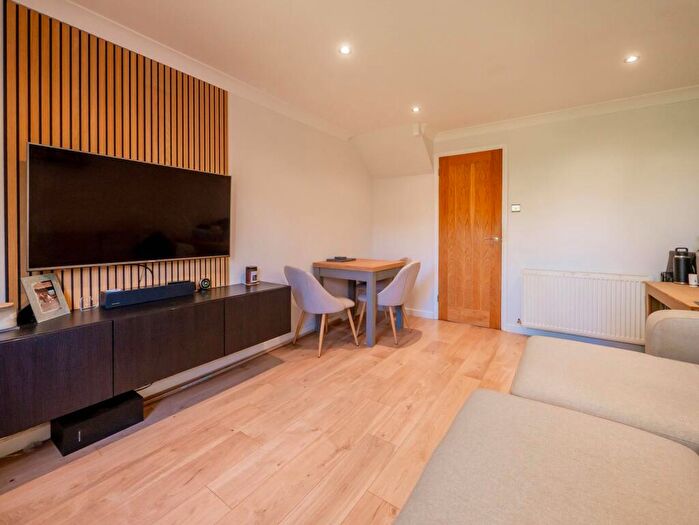 2 Bedroom Semi-Detached House For Sale In Woodstock Crescent, Hockley, SS5