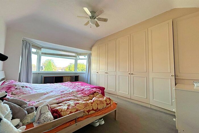3 Bedroom Semi-detached House For Sale In Warwick Drive, Sale, M33