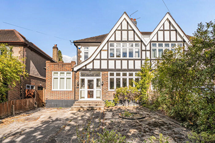 3 Bedroom Semi-Detached House For Sale In Oak Way, Southgate, London, N14