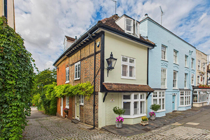 3 Bedroom End Of Terrace House For Sale In High Street, Old Town, HP1