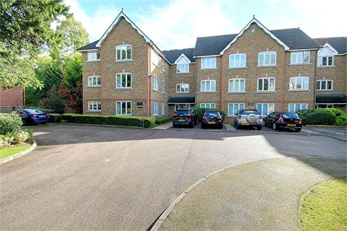 2 Bedroom Flat For Sale In Village Park Close, Enfield, EN1