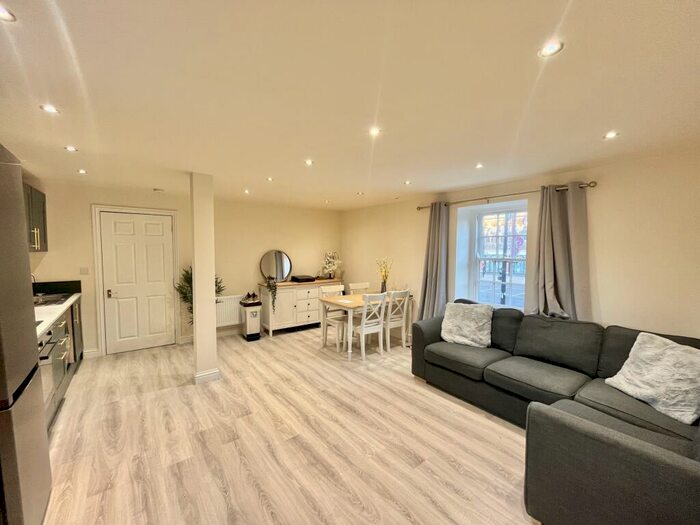 2 Bedroom Flat To Rent In Market Place, March, PE15