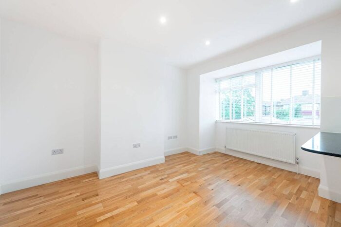 3 Bedroom Flat To Rent In Whitton Avenue East, Sudbury, Greenford, UB6