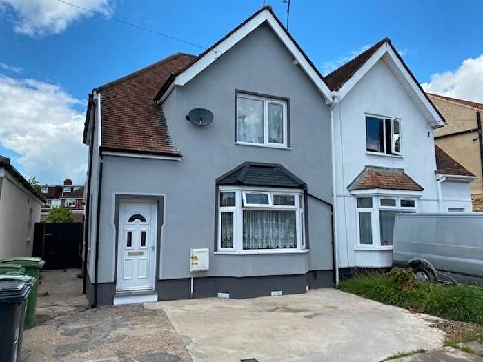 3 Bedroom Semi-Detached House To Rent In Millfield Road, Luton, LU3