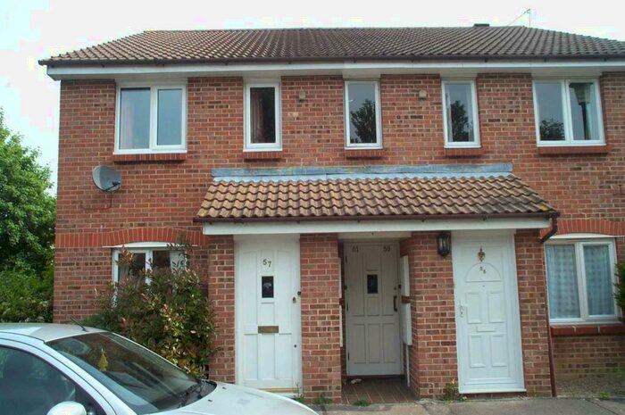 1 Bedroom Flat To Rent In Glenview Close, Northgate, RH10