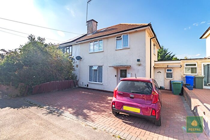 3 Bedroom Semi-Detached House To Rent In West Road, Farnborough, GU14