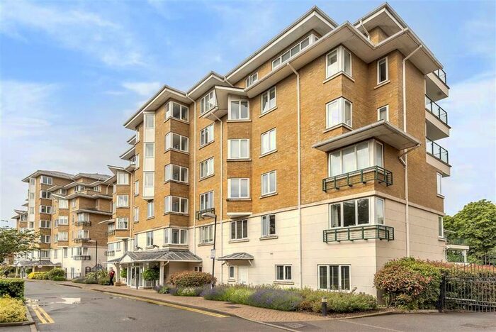 2 Bedroom Flat To Rent In Strand Drive, Kew, Richmond, TW9
