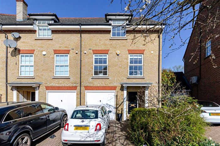 4 Bedroom End Of Terrace House For Sale In Pembroke Avenue, Pinner, HA5