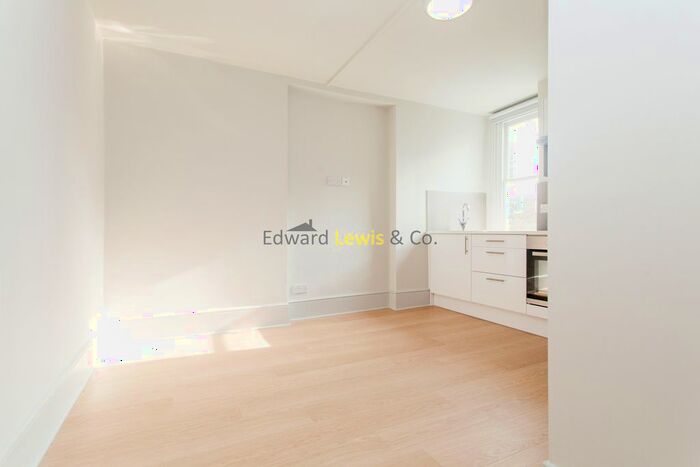 Studio To Rent In Stoke Newington High Street, London, N16