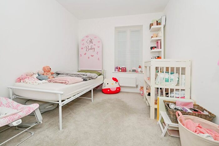 2 Bedroom Flat For Sale In Cresswell Edge, Houghton Regis, Dunstable, Bedfordshire, LU5