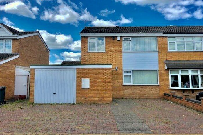 3 Bedroom Semi-Detached House To Rent In Emerson Close, Leicester, LE4