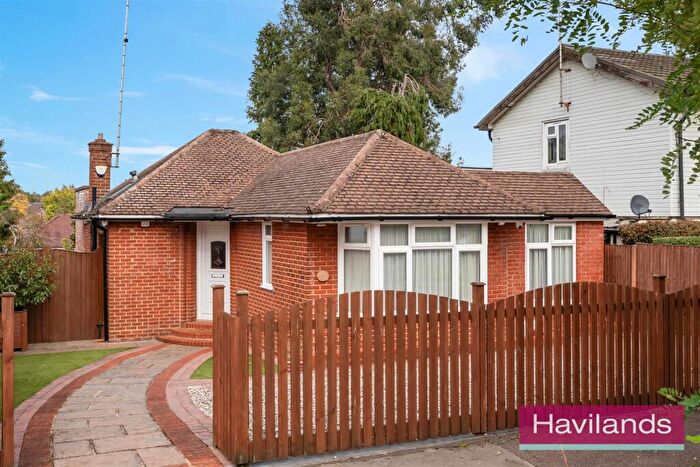3 Bedroom Bungalow For Sale In Lindal Crescent, Enfield, EN2