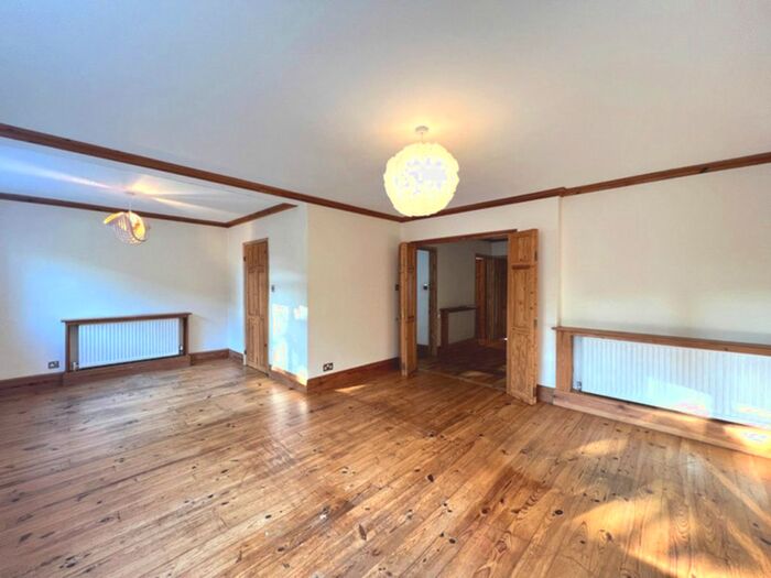 2 Bedroom Flat To Rent In Lansdowne Road, Wimbledon Village, SW20