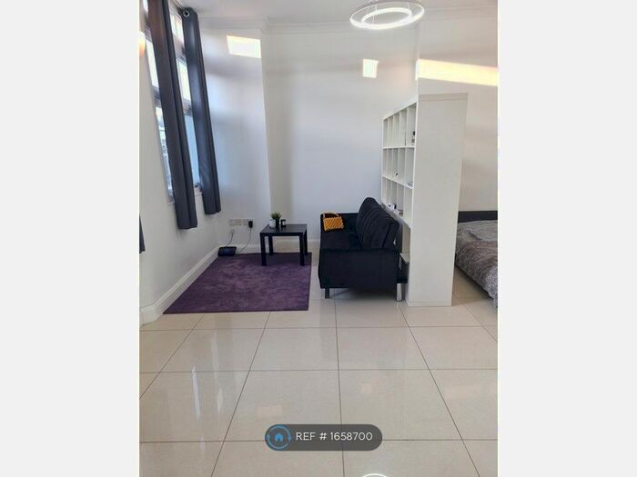 Studio To Rent In A Commercial Street, London, E1