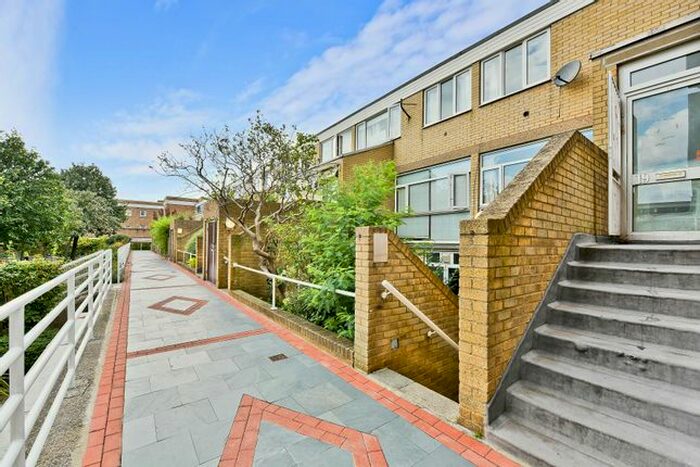 4 Bedroom Maisonette To Rent In Whitebeam Close, Clapham Road, Oval, SW9