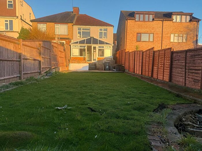 2 Bedroom Flat To Rent In Talbot Road, Luton, LU2