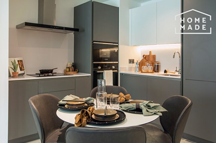 2 Bedroom Flat To Rent In Botanica, M15