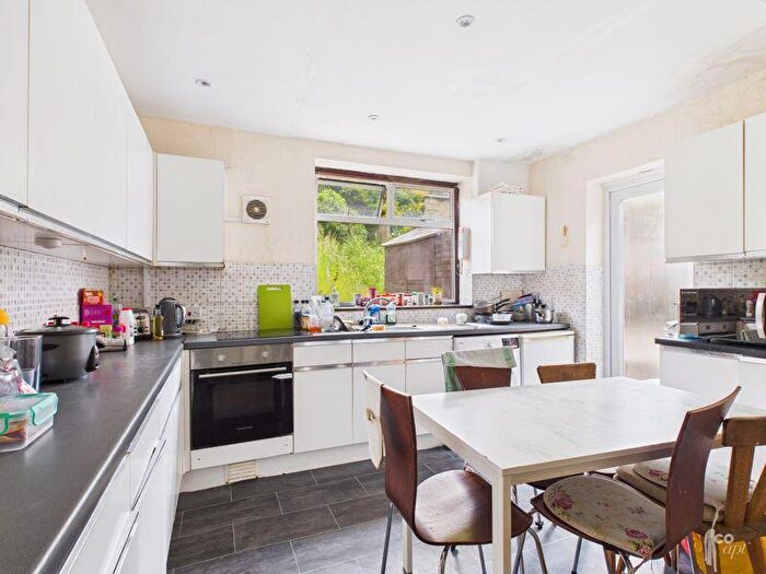 5 Bedroom Semi-Detached House To Rent In Lucraft Road, Brighton, BN2