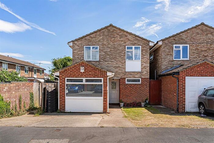 3 Bedroom Detached House For Sale In Beaufort Close, Bicester, OX26