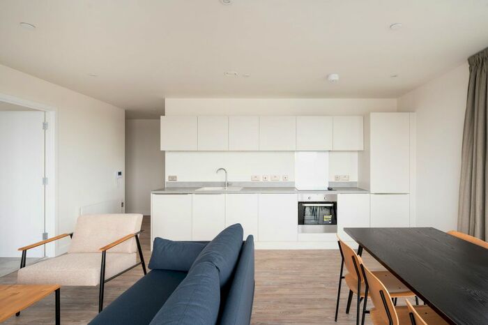 3 Bedroom Flat To Rent In The Kell, Gillingham Gate Road, Gillingham, ME4