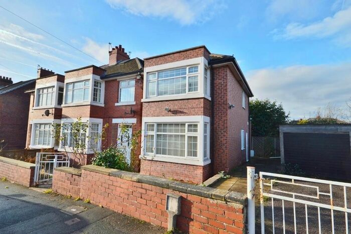 5 Bedroom Semi-Detached House To Rent In Cyprus Street, Wakefield WF1